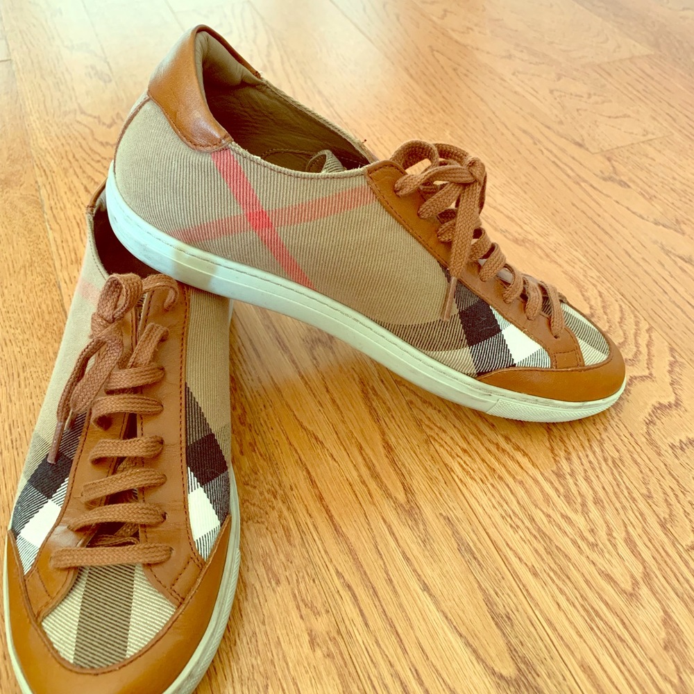 Buberry size 38/8 shoes